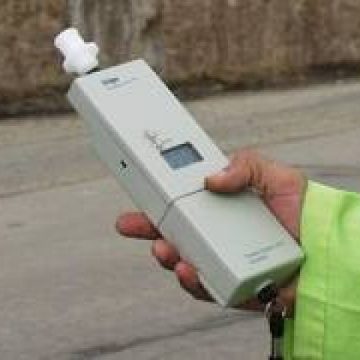PERICOLELE ȘOSELELOR: S-au urcat la volan beți turtă