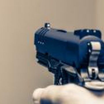 LEGE: Aproape oricine își va putea cumpăra arme periculoase în România