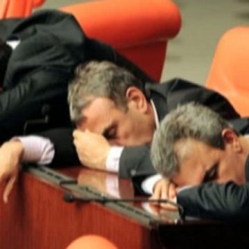 INIŢIATIVĂ ŞUIE: Parlamentarii au înregistrat un proiect de lege prin care bugetarii să aibă program până la ora 20.00 INIŢIATIVĂ ŞUIE: Parlamentarii au înregistrat un proiect de lege prin care bugetarii să aibă program până la ora 20.00