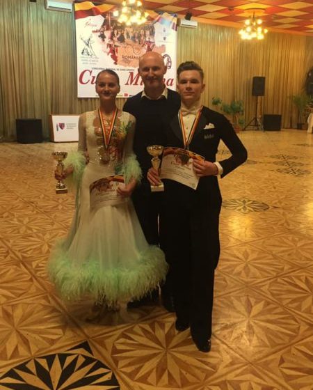 REGHIN: O medalie de aur, una de argint și două calificări în finalele Concursului Național ”Cupa Mirona”, pentru sportivii de la Prodance 2000 REGHIN: O medalie de aur, una de argint și două calificări în finalele Concursului Național ”Cupa Mirona”, pentru sportivii de la Prodance 2000