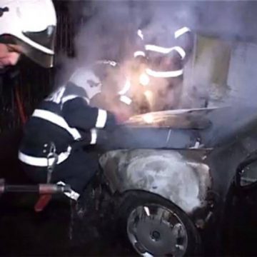 112: Un autoturism a luat foc, la Borşa