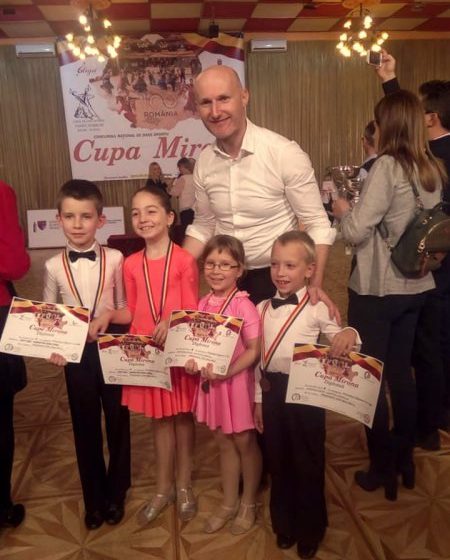 DANS SPORTIV: Două medalii și două calificări pentru Prodance 2000 DANS SPORTIV: Două medalii și două calificări pentru Prodance 2000