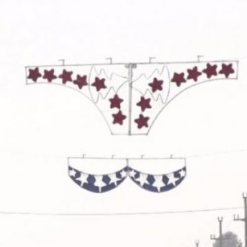 PREGĂTIRI DE SĂRBĂTORI: Decoraţiunile de Crăciun sub formă de chiloţi uriaşi revin în forţă pe străzile din România