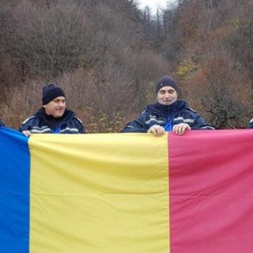 SPECIAL: Drapelul României, pe Pietrele Șoimului