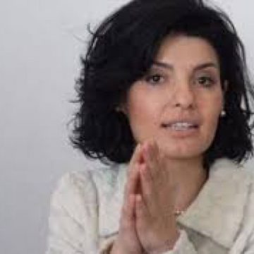 TVR: plăteşte 24.000 de euro firmei Laviniei Şandru pentru o emisiune de interviuri