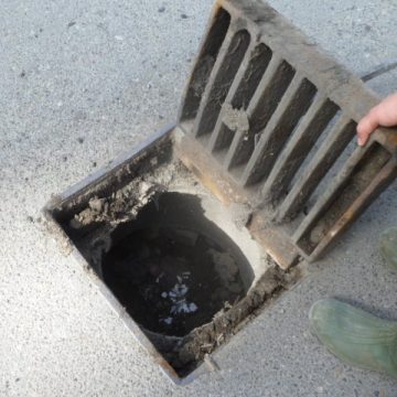 VITAL BAIA MARE: Acțiune de curățare și spălare a sistemului de canalizare în cartierele Vasile Alecsandri, Orașul Vechi și Valea Roșie