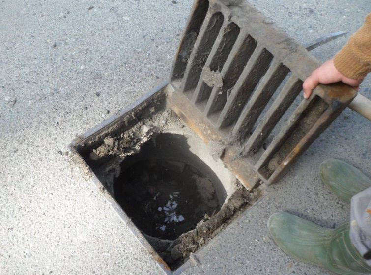 VITAL BAIA MARE: Acțiune de curățare și spălare a sistemului de canalizare în cartierele Vasile Alecsandri, Orașul Vechi și Valea Roșie VITAL BAIA MARE: Acțiune de curățare și spălare a sistemului de canalizare în cartierele Vasile Alecsandri, Orașul Vechi și Valea Roșie
