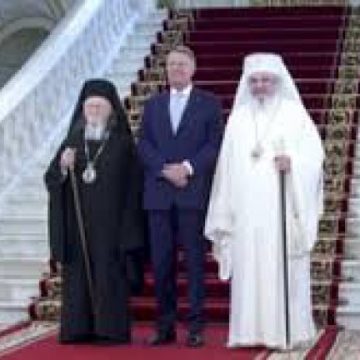 VIZITĂ: Klaus Iohannis i-a primit, la Cotroceni, pe Patriarhii Bartolomeu şi Daniel