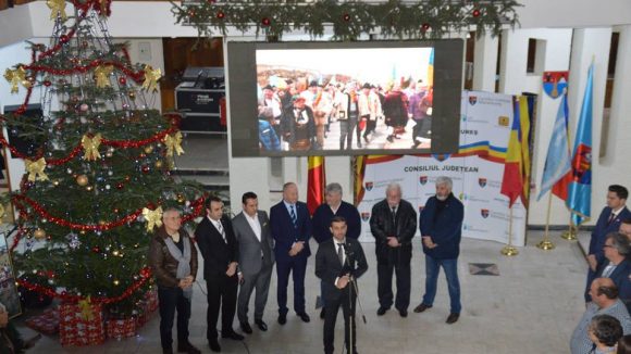 VIDEO | La Consiliul Județean Maramureș a avut loc vernisajul expoziției ”România din căruțe”