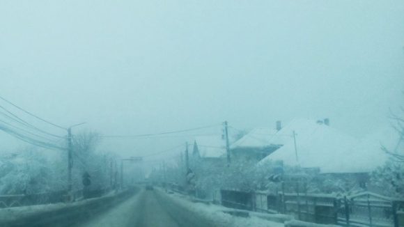 Vizibilitate redusă de ceață, sub 150 de metri, în Pasul Prislop