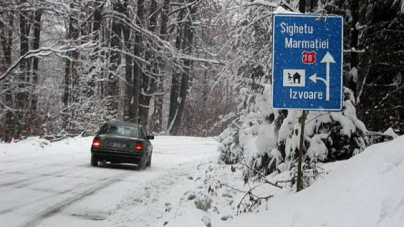 Circulație rutieră în condiții de iarnă în Maramureș