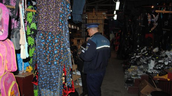 Video|Zeci de comercianți au fost luați la puricat