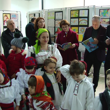 VIDEO | Expoziția internațională ”Culori pentru pace”, vernisată și în municipiul Baia Mare