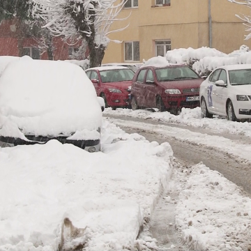 VIDEO | Zăpada dă mari bătăi de cap