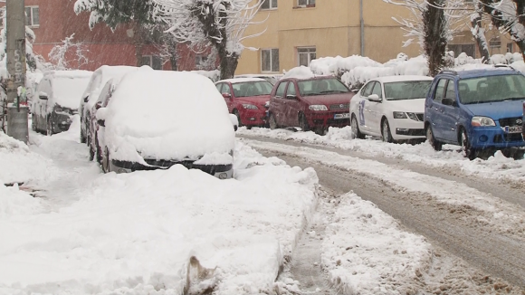 VIDEO | Zăpada dă mari bătăi de cap