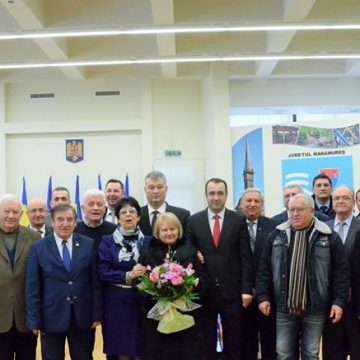 Lansare de album omagial și plachete aniversare primite de foștii prefecți ai județului