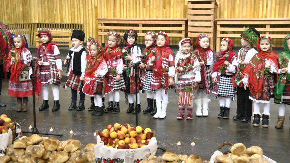 VIDEO | Pregătiri pentru festivalul de colinde „Primește-ne gazdă-n casă”