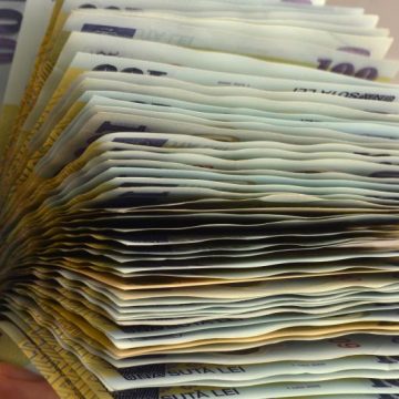 VIDEO | Salariul minim crește de la 1 ianuarie 2019