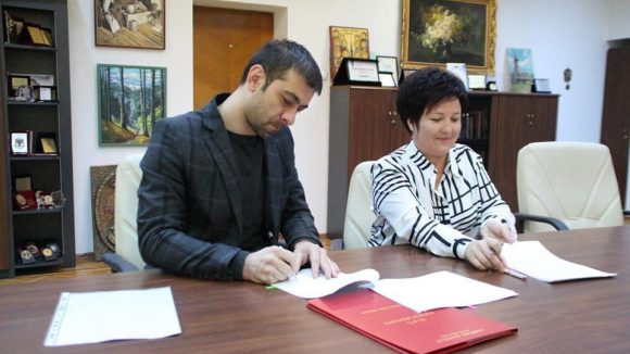 Președintele Gabriel Zetea a semnat contractul de management al Ludovicăi Rusu, managerul Spitalului de Boli Infecțioase