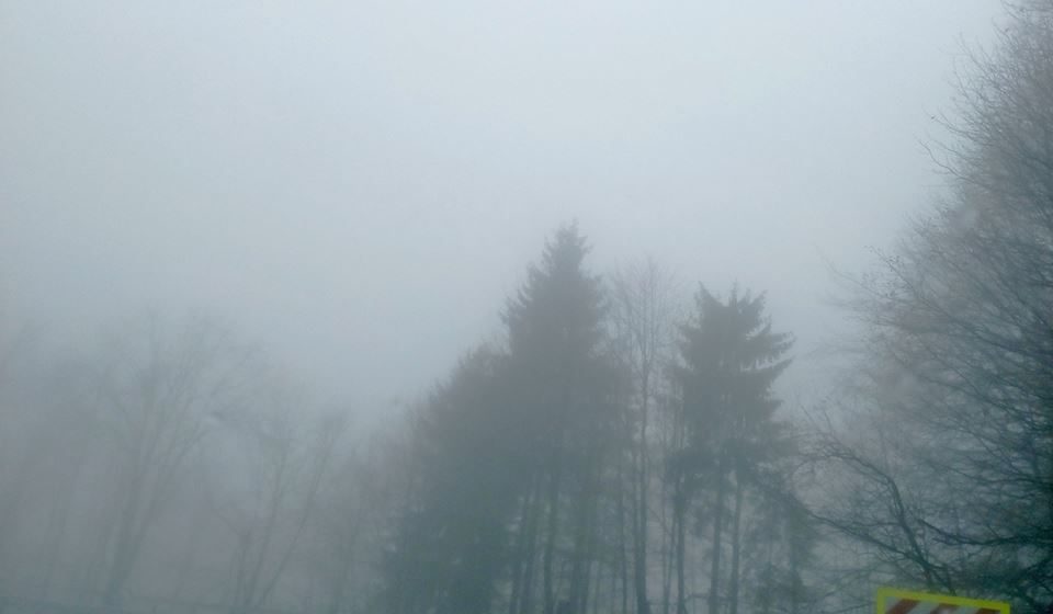 Vizibilitate redusă de ceață, sub 100 de metri, în Pasul Prislop
