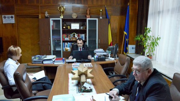VIDEO | Videoconferinţă cu secretarii primăriilor. Ce apel a făcut prefectul judeţului