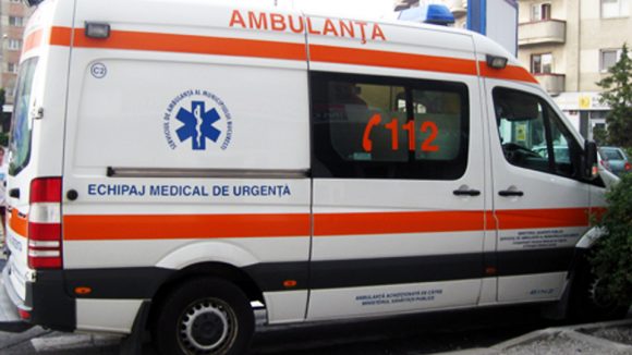 Beat fiind, întins pe stradă, i-a trecut o mașină peste picior