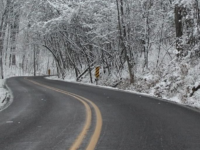 Circulatie rutiera in conditii de iarna pe drumurile din Maramureș