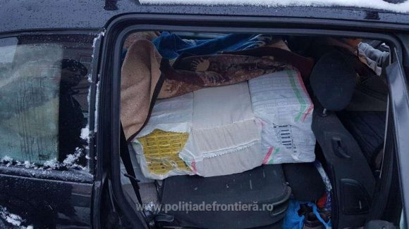 Peste 22.000 de pachete cu țigări de contrabandă au fost confiscate