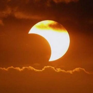 Prima duminică din an vine cu o eclipsă parţială de Soare Prima duminică din an vine cu o eclipsă parţială de Soare