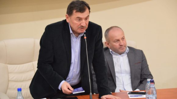 VIDEO | Actualitatea MaraMedia – Monumentala lucrare ”Instituțiuni filosofice”, semnată de dr. Vasile Lucaciu, a fost lansată în Aula Universității de Nord Baia Mare