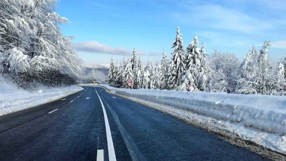 Vizibilitate redusa de ceata, sub 100 de metri, in Pasul Prislop