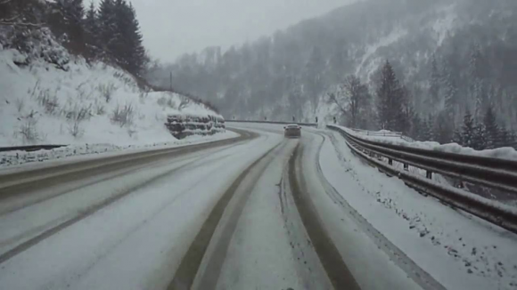 Vizibilitate redusa de ceata, sub 100 de metri, in Pasul Prislop