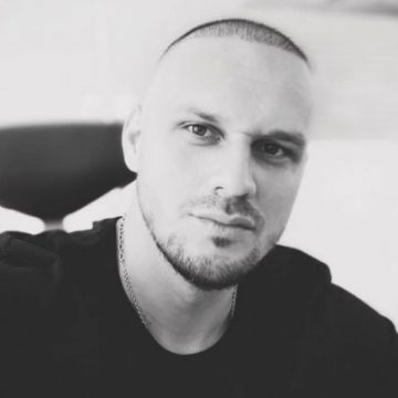 Moartea neaşteptată a unui tânăr de 35 de ani chiar pe scaunul de frizerie