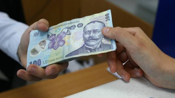 Înșelat de un șarlatan care i-a cerut bani pentru un job în străinătate