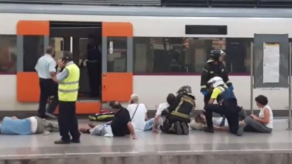 Doi români răniţi în accidentul feroviar de lângă Barcelona Doi români răniţi în accidentul feroviar de lângă Barcelona