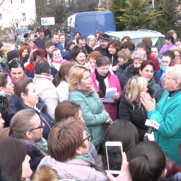 VIDEO | Asistenții medicali și personalul auxiliar din spital, la protest