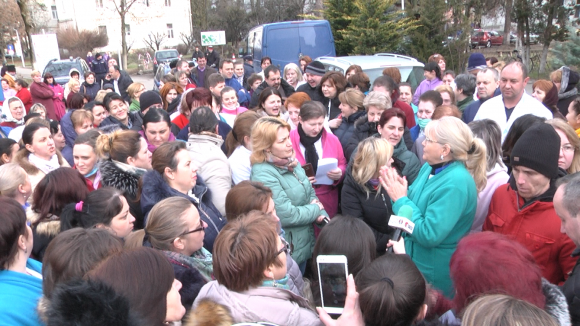 VIDEO | Asistenții medicali și personalul auxiliar din spital, la protest