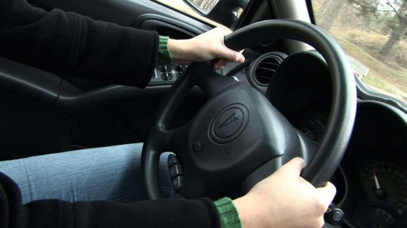 Video|Prins la volanul unei mașini furate și fără să aibă permis Video|Prins la volanul unei mașini furate și fără să aibă permis