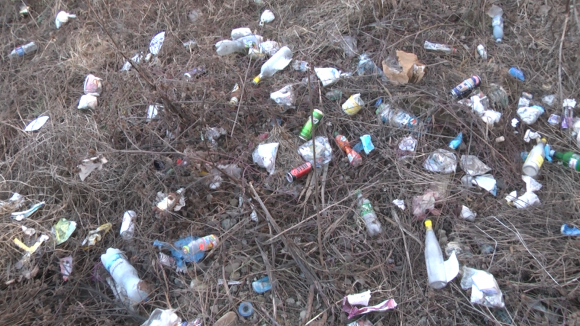 VIDEO | S-a topit zăpada, au apărut gunoaiele