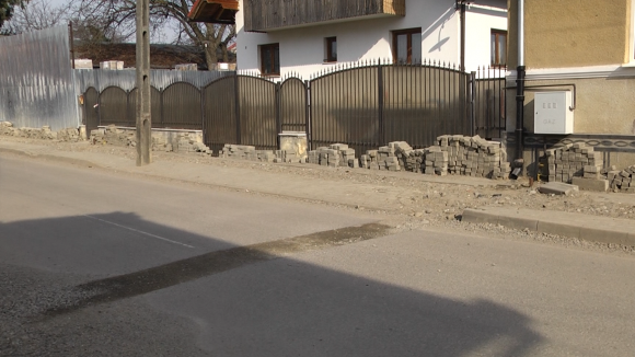 Video|Șanțuri pe străzi
