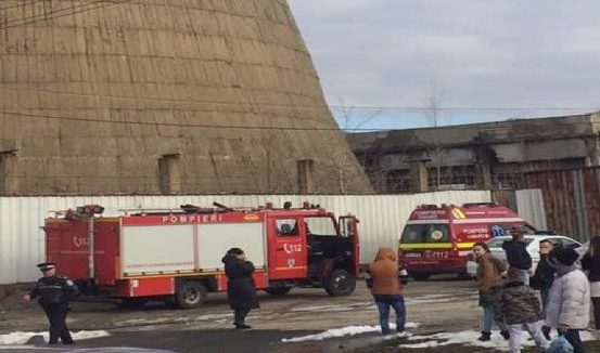 VIDEO | Un tânăr s-a suit pe un turn și a amenințat că se sinucide VIDEO | Un tânăr s-a suit pe un turn și a amenințat că se sinucide