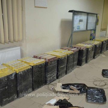 VIDEO | Aproape 62.000 de pachete cu țigări confiscate, iar doi bărbați sunt cercetați pentru contrabandă