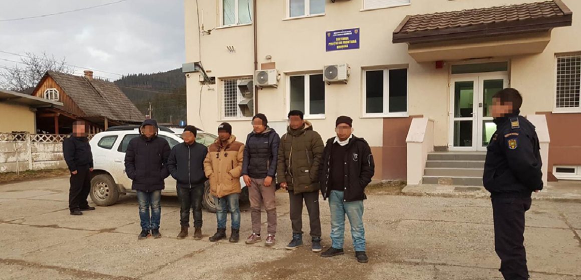 Video|Migranți din Bangladesh care au trecut ilegal frontiera, prinși de lucrătorii ITPF Sighet