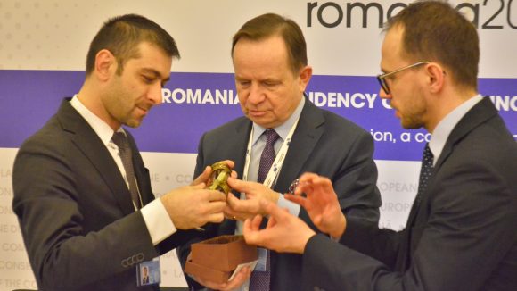 La summitul de la București, președintele CJ Maramureș și mareșalul Voievodatului Podkarpackie fac noi pași spre înfrățire La summitul de la București, președintele CJ Maramureș și mareșalul Voievodatului Podkarpackie fac noi pași spre înfrățire