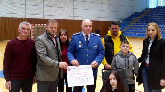 VIDEO | Acțiune caritabilă a jandarmilor maramureșeni pentru a-i ajuta pe Ștefania și Daniel