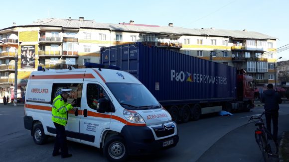 VIDEO | Actualizare – Un biciclist a murit după ce a fost lovit de un tir în zona Big ( FOTO) VIDEO | Actualizare – Un biciclist a murit după ce a fost lovit de un tir în zona Big ( FOTO)
