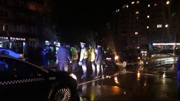 VIDEO | O adolescentă a fost accidentată pe trecerea de pietoni