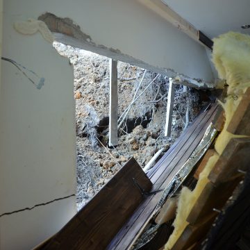 VIDEO | Locuințe afectate de alunecări de teren în localitățile Valea Chioarului, Baia Sprie și Ulmeni