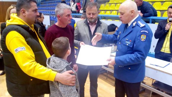 Meci de fotbal caritabil- ,,Camarazi cu suflet pentru Ştefania şi Daniel” Meci de fotbal caritabil- ,,Camarazi cu suflet pentru Ştefania şi Daniel”