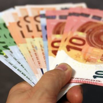 Un polițist de frontieră din cadrul ITPF Sighet a fost arestat pentru luare de mită și trafic de influență Un polițist de frontieră din cadrul ITPF Sighet a fost arestat pentru luare de mită și trafic de influență